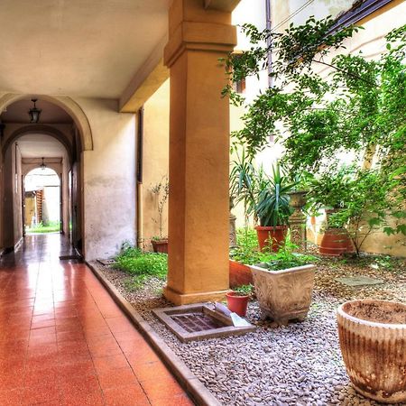 Bologna City Center Apartment By Wonderful Italy Bagian luar foto