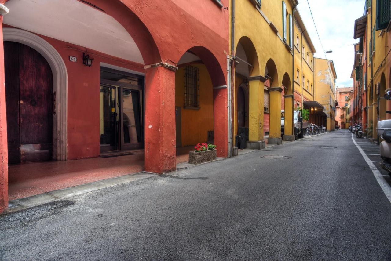 Bologna City Center Apartment By Wonderful Italy Bagian luar foto