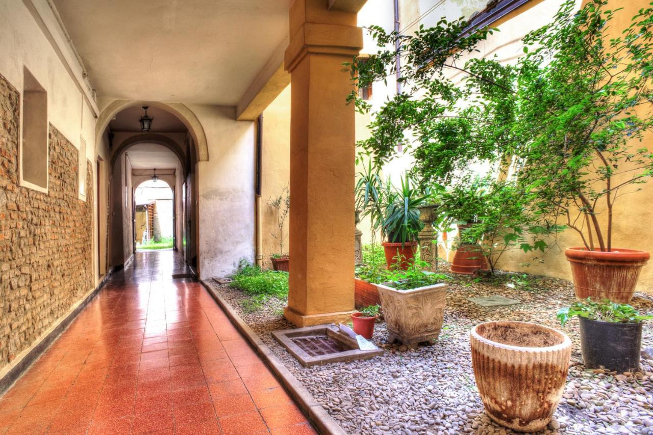 Bologna City Center Apartment By Wonderful Italy Bagian luar foto